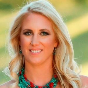 Meet your Posher, Adelita